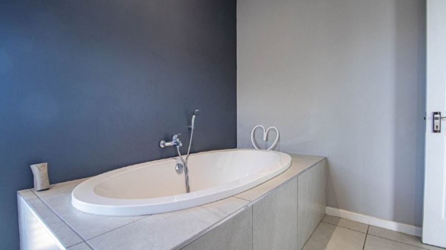 3 Bedroom Property for Sale in Whale Rock Heights Western Cape